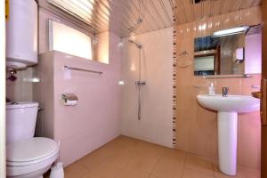 a bathroom with a toilet and a sink at Dur baca guest house in Yerevan