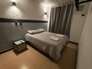 a bedroom with a bed with two towels on it at El santa lucia in Panama City