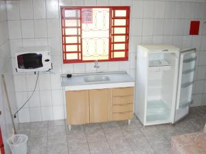 A kitchen or kitchenette at Pousada Praia do Sol