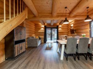 a dining room with a table and chairs at Jenig 4A in Jenig