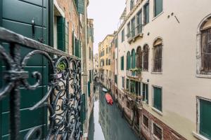 Gallery image of Charming Palace Corte del Teatro in Venice