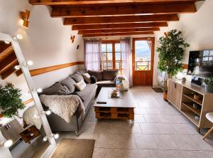 a living room with a couch and a table at Ushuaia Magnifica,cabaña con balcon,luminosa y calida in Ushuaia