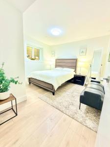 a large bedroom with a bed and a couch at Fairway Retreat Chilliwack in Chilliwack