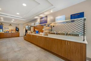 a store with a food counter in a store at Holiday Inn Express Selinsgrove by IHG in Shamokin Dam