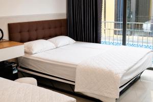 a bedroom with two beds and a balcony at Minh chau riverside in Quang Ninh