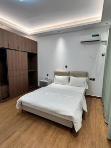Llit o llits en una habitació de Perfect Holiday Hotel
