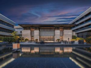 a building with a pool of water in front of it at Gran Meliá Xian in Xi'an +61 photos