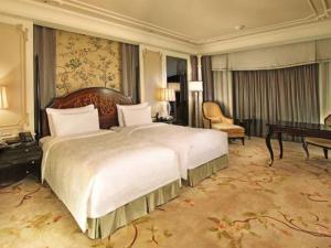 a bedroom with a large white bed in a room at L'Arc Hotel Macau in Macau +54 photos