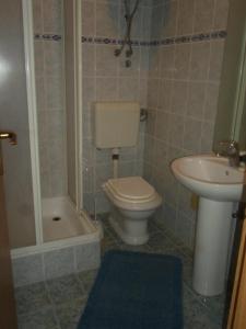 Vonios kambarys apgyvendinimo įstaigoje Apartments Davor