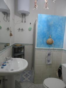 A bathroom at B&B Mare E Natura