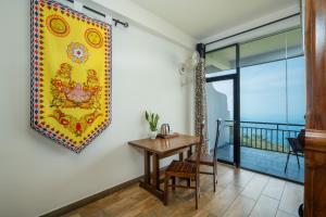 a room with a table and a picture on the wall at Leisure Mount Villa in Haputale