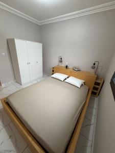 a bedroom with a large bed in a room at KameronStudio in Yaoundé