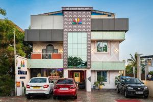 a building with cars parked in front of it at SREE Kumaran Residence in Rāmeswaram