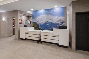 a lobby with a picture of a mountain on the wall at La Quinta by Wyndham Ruidoso Downs in Ruidoso Downs +33 photos