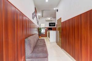 a lobby with a couch in the middle of a room at Hotel Sai Deluxe in New Delhi