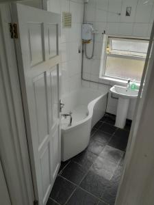 a bathroom with a bath tub and a sink at mapa in Birmingham