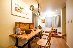 a dining room with a wooden table and chairs at 和モダン福 名古屋駅徒歩8分 最大10名 一軒家貸切 寝室3 in Minami-sotoborichō