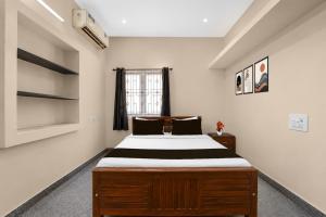 a bedroom with a large bed and a window at Collection O Anbu Nagar Coimbatore in Coimbatore