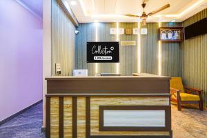 a lobby with a counter with a sign on it at Super Collection O Yeshvantpur Railway Junction Formerly Sasthi Inn in Bangalore