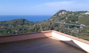 Ein Balkon oder eine Terrasse in der Unterkunft Villetta Panoramica