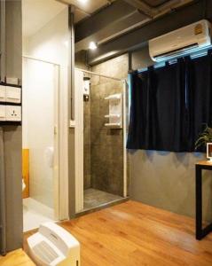 a bathroom with a shower and a toilet in it at Poonpun Pet Friends Poshtel in Chanthaburi +241 photos
