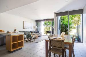 a kitchen and living room with a table and chairs at 3BR Golfside Villa | Pools, Tennis & Relaxation in Magenta