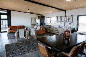 a dining room and kitchen with a table and chairs at Oudeberg Living- Oudeberg Lodge in Sutherland