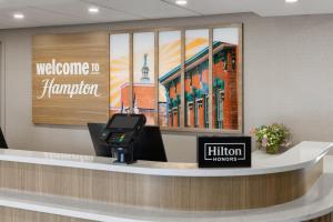 a welcome counter in a hilton hampton inn at Hampton Inn Staunton in Staunton +27 photos