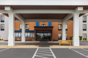 an empty parking lot in front of a building at Hampton Inn Staunton in Staunton