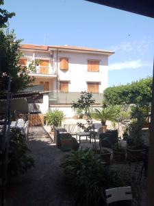 a building with chairs and plants in a courtyard at MONOLOCALI DA VINCI in Falconara Marittima