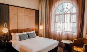 a hotel room with a bed and a window at Doubletree By Hilton Wellington in Wellington +26 photos