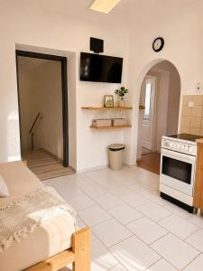 a room with a bed and a kitchen with a stove at Soukromý apartmán s vlastním vstupem in Nová Ves +10 photos