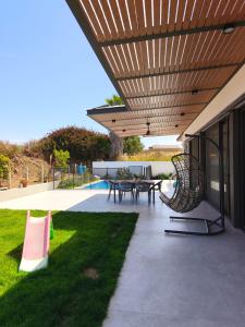 Gallery image of Luxury villa Daniel - private pool and garden in Even Yehuda