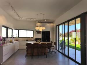 Gallery image of Luxury villa Daniel - private pool and garden in Even Yehuda