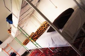 Tempat tidur susun dalam kamar di The Madrassa