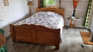 a bed in a room with a wooden bed frame at Ö TAÖ in Louches