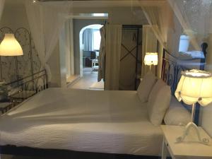 A bed or beds in a room at B&B Wellness Yoake
