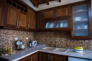 A kitchen or kitchenette at Jason's Stone House