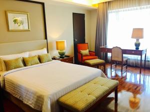 Кровать или кровати в номере Indra Regent Hotel