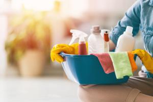 a basket filled with cleaning products and towels at Popal Posis 