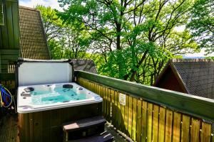 a hot tub sitting on the back of a fence at Tor View Lodge with Hot Tub & Sauna - Spa Resort - South Devon in Chudleigh