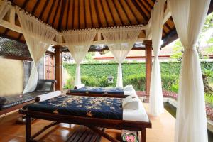 Gallery image of Banyualit Spa 'n Resort Lovina in Lovina