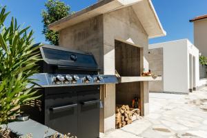 a outdoor grill with a blue stove at Studio Deluxe RoMa II in Imotski