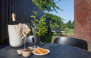a table with a bottle of wine and a plate of food at NIEL71 Suite in Kerniel