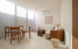 a bedroom with a bed and a table and chairs at NIEL71 Suite in Kerniel