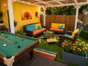 a pool table in the middle of a yard at Casa de Limon - צימרים וסוויטות בוטיק בגליל in Sede Eli‘ezer