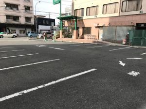 El barrio en el que está el hotel o un barrio cercano