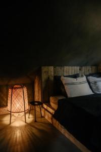 a bedroom with two beds and a table with a lamp at Flumen MIkoszewo in Skorka