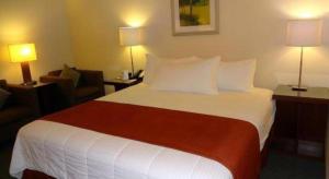 a hotel room with a large bed and a couch at Quality Inn & Suites Okanogan - Omak in Okanogan +3 photos
