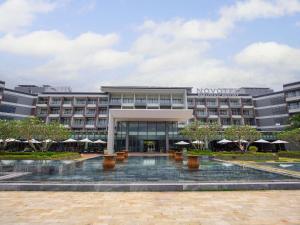 a hotel with a courtyard with umbrellas in front of it at Novotel Phu Quoc Resort in Phú Quốc +287 photos